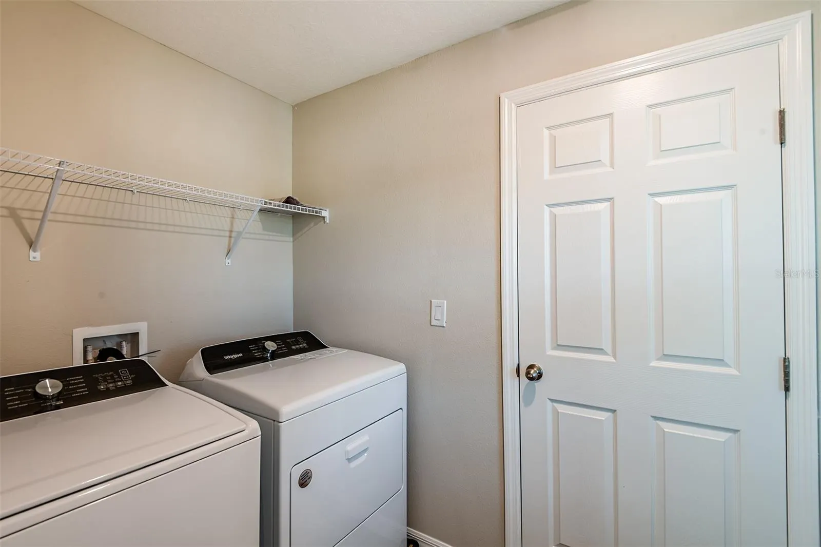 5532 TAVERNA LOOP