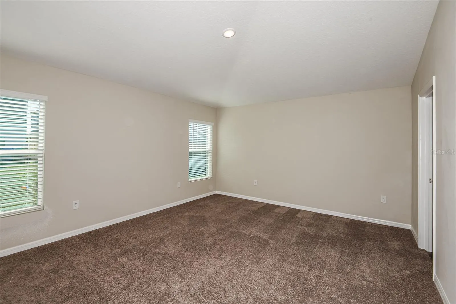 5532 TAVERNA LOOP