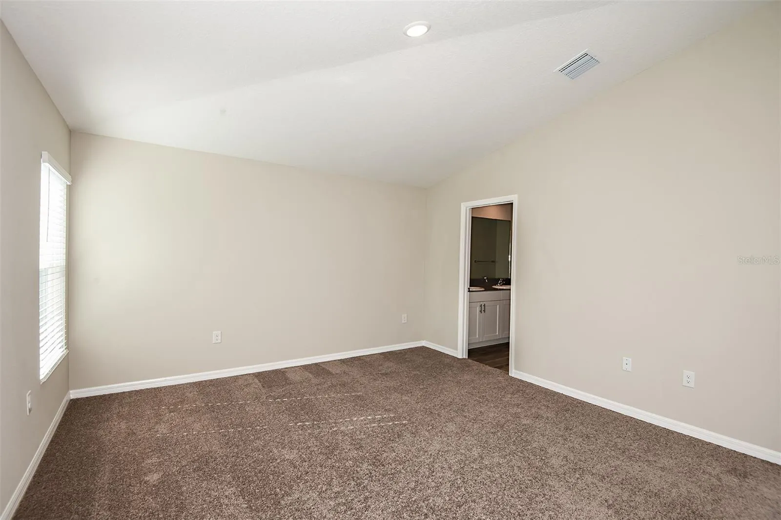 5532 TAVERNA LOOP