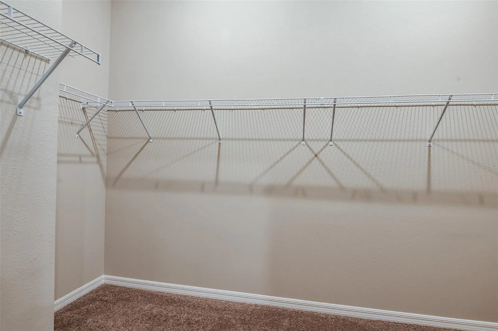 5532 TAVERNA LOOP