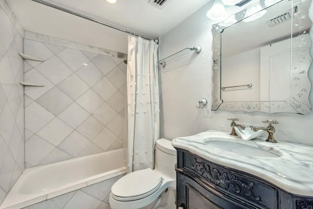 201 W LAUREL ST #909, #909
