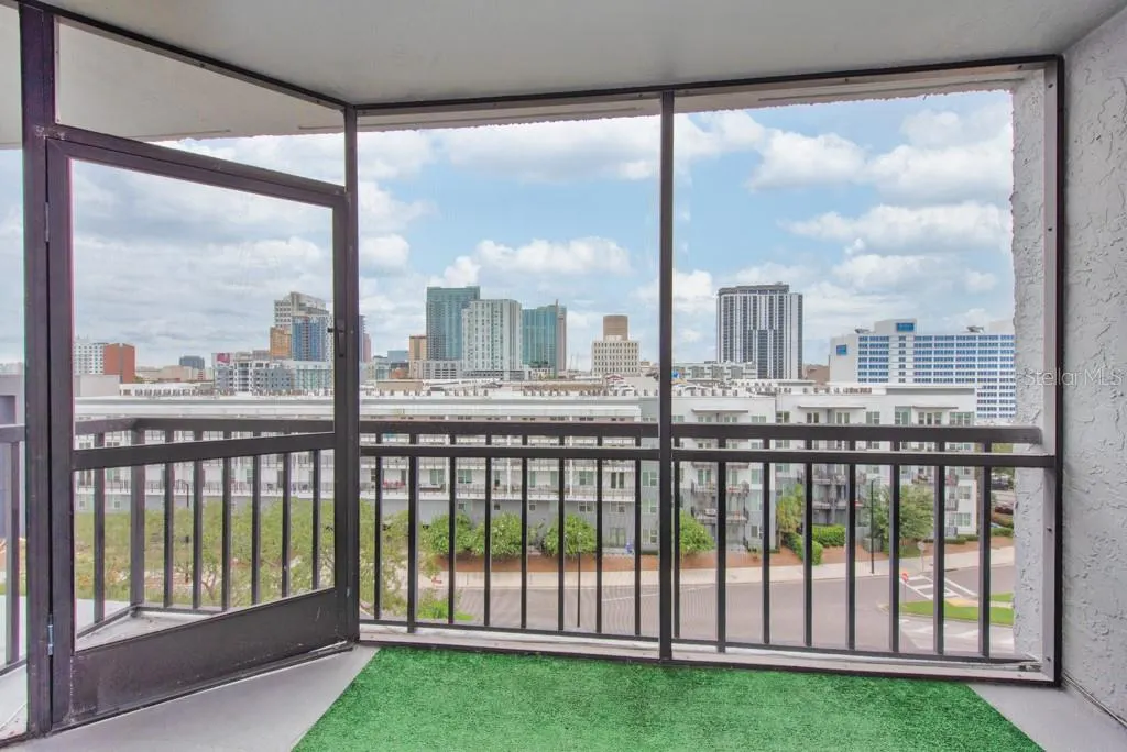 201 W LAUREL ST #909, #909