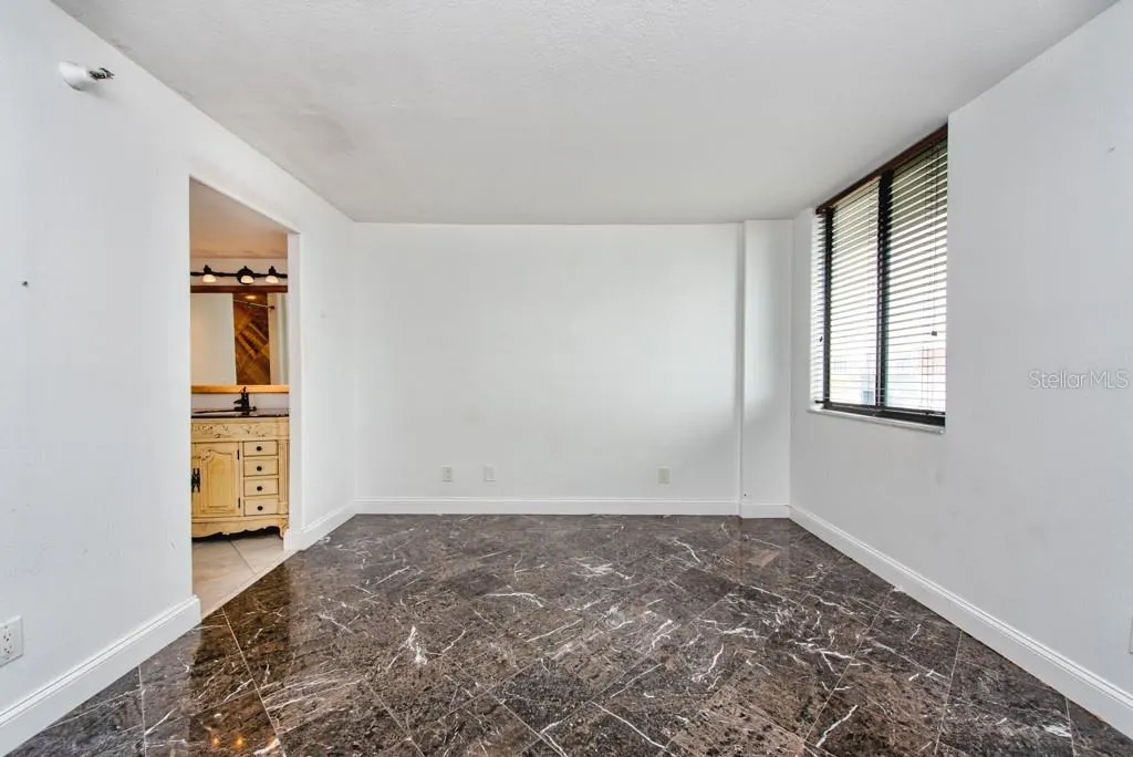 201 W LAUREL ST #909, #909