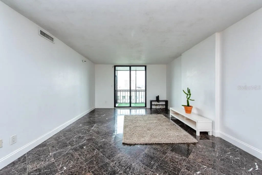 201 W LAUREL ST #909, #909