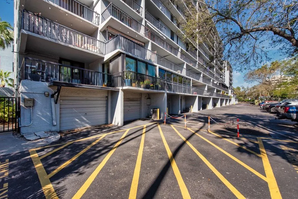201 W LAUREL ST #909, #909