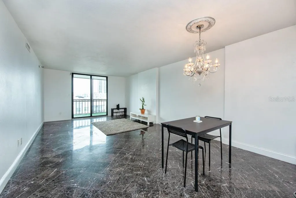201 W LAUREL ST #909, #909