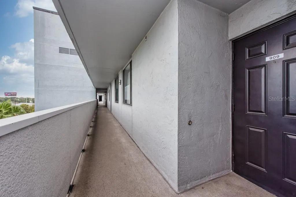 201 W LAUREL ST #909, #909