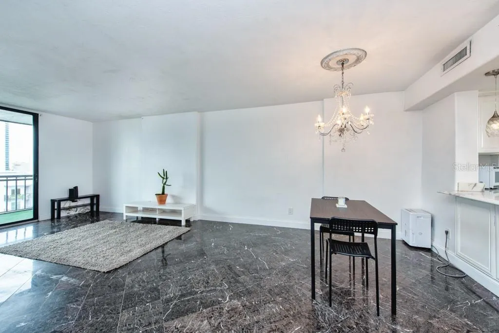 201 W LAUREL ST #909, #909