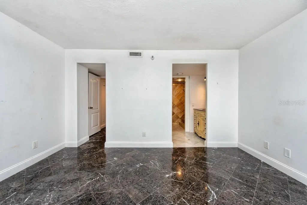 201 W LAUREL ST #909, #909