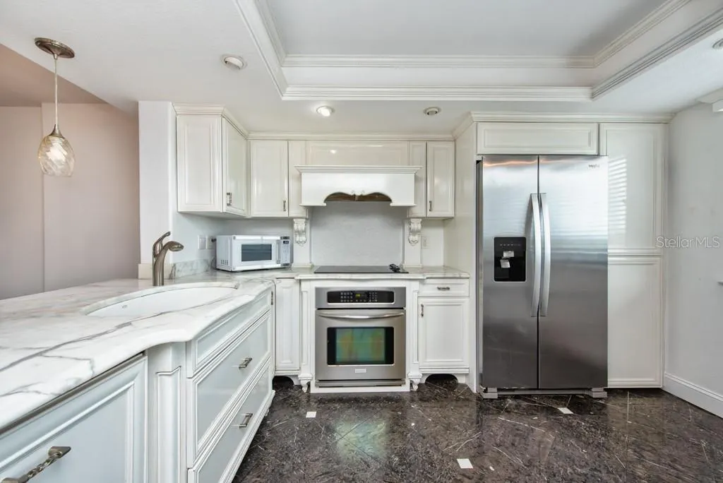 201 W LAUREL ST #909, #909
