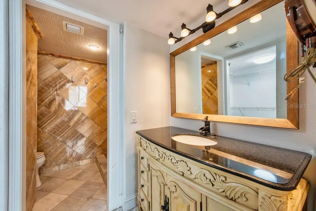201 W LAUREL ST #909, #909