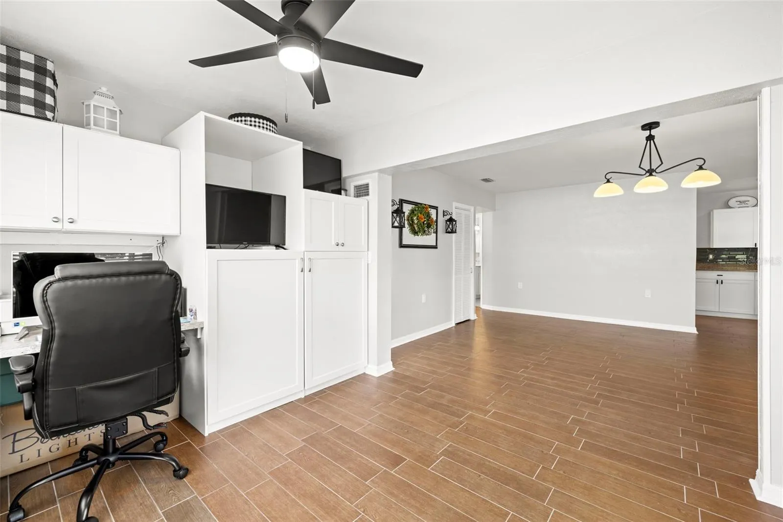 2479 BAYWOOD DR E