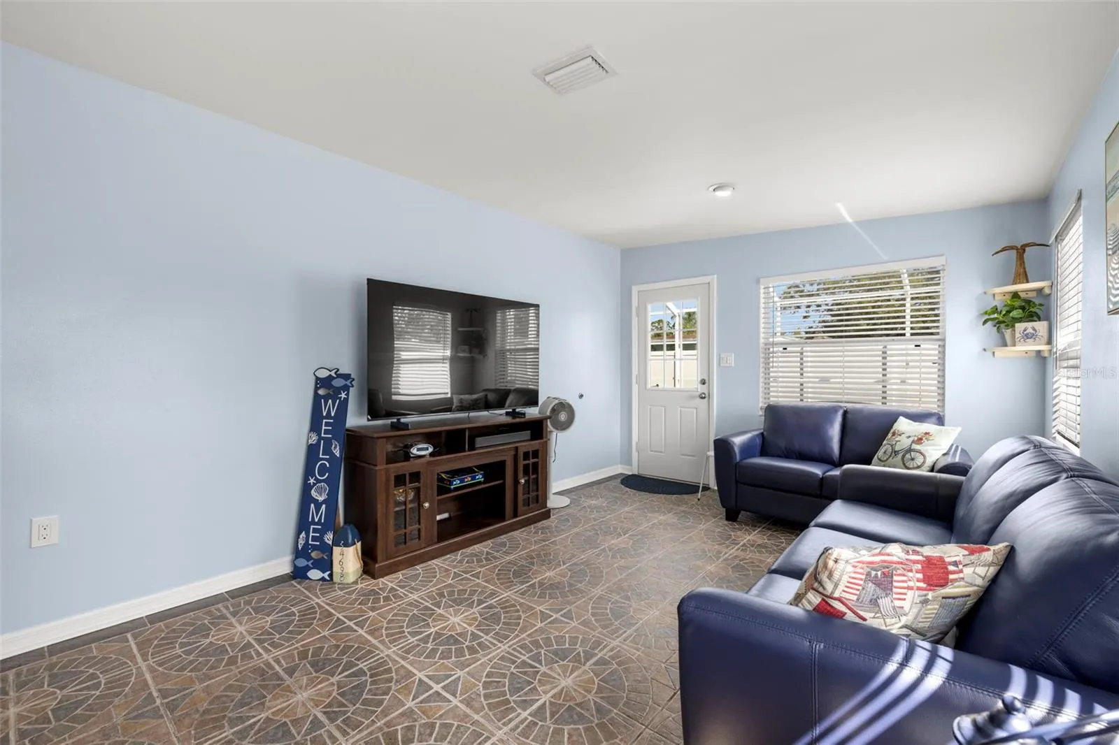 2479 BAYWOOD DR E