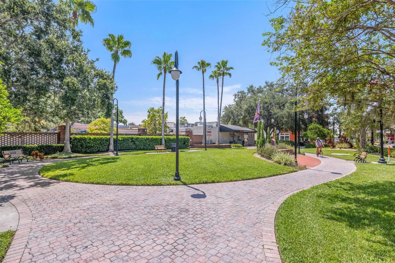 2479 BAYWOOD DR E