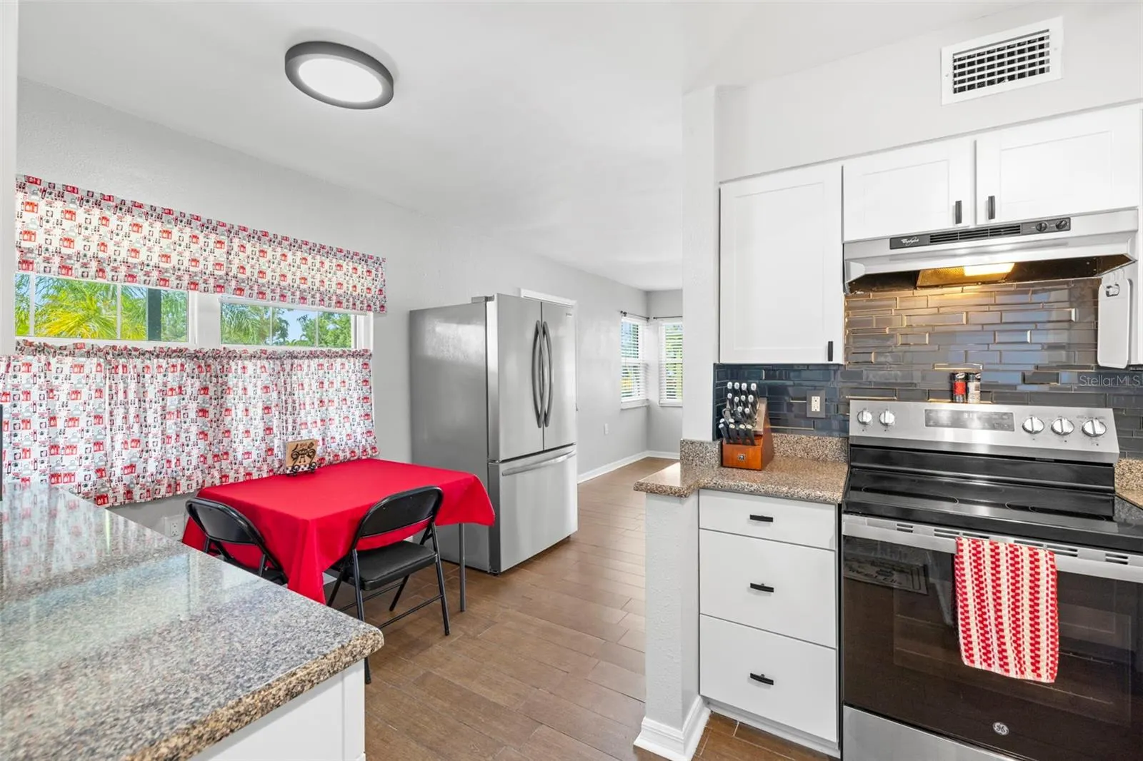 2479 BAYWOOD DR E