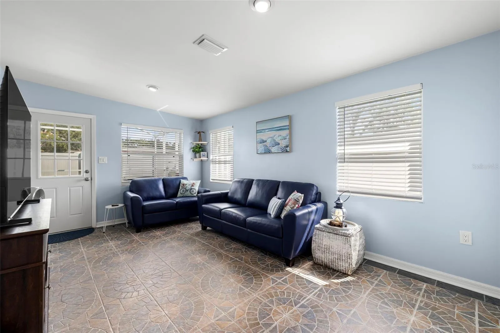 2479 BAYWOOD DR E