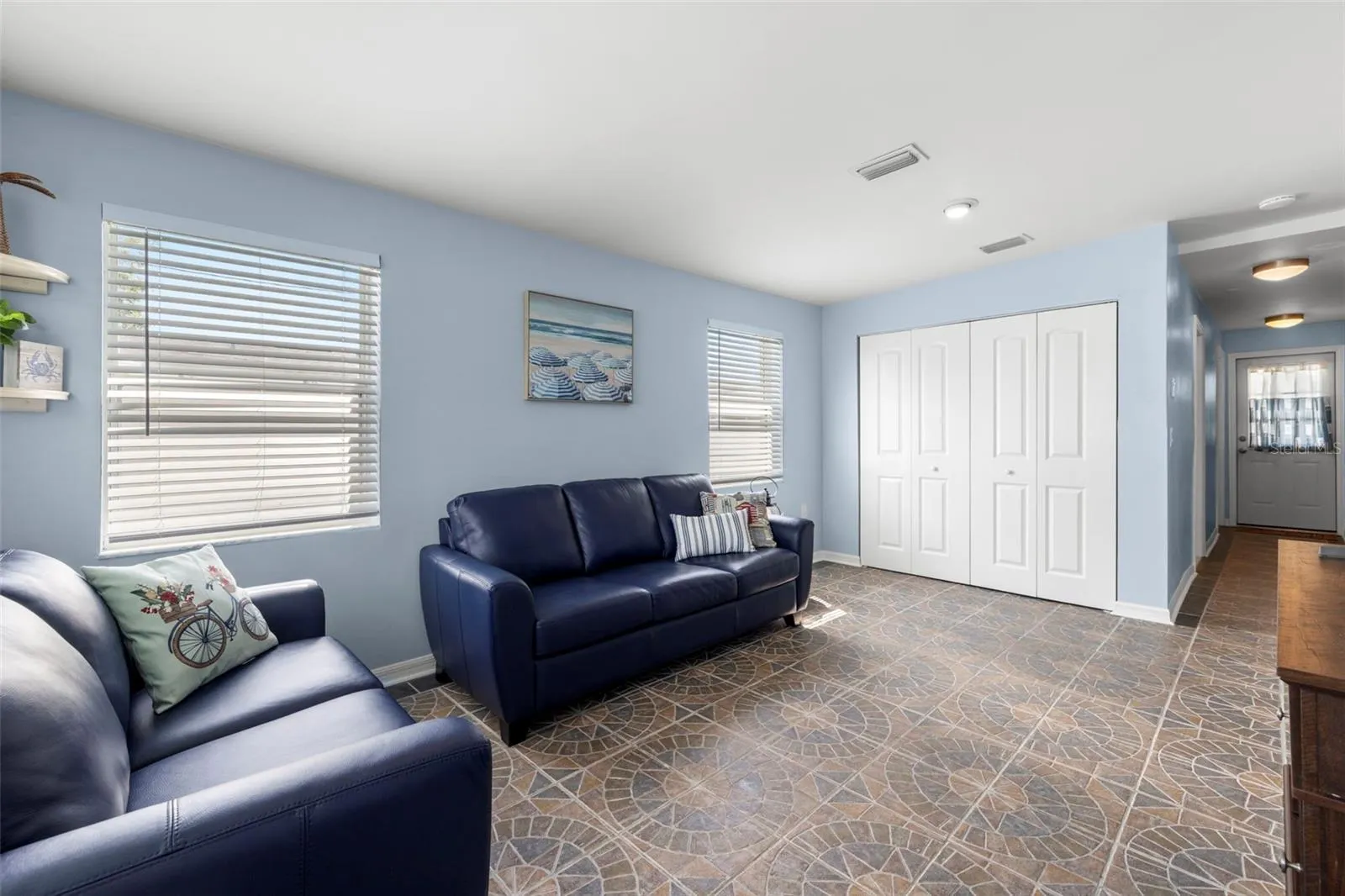 2479 BAYWOOD DR E