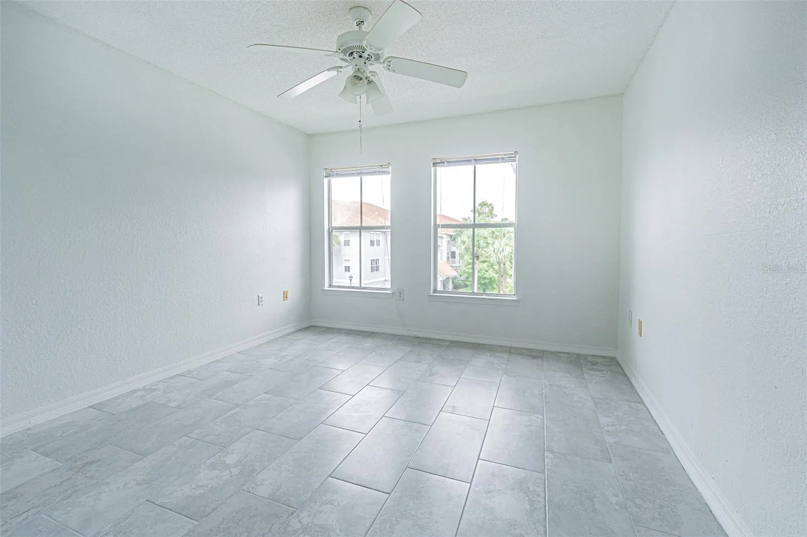 18001 RICHMOND PLACE DR #733, #733
