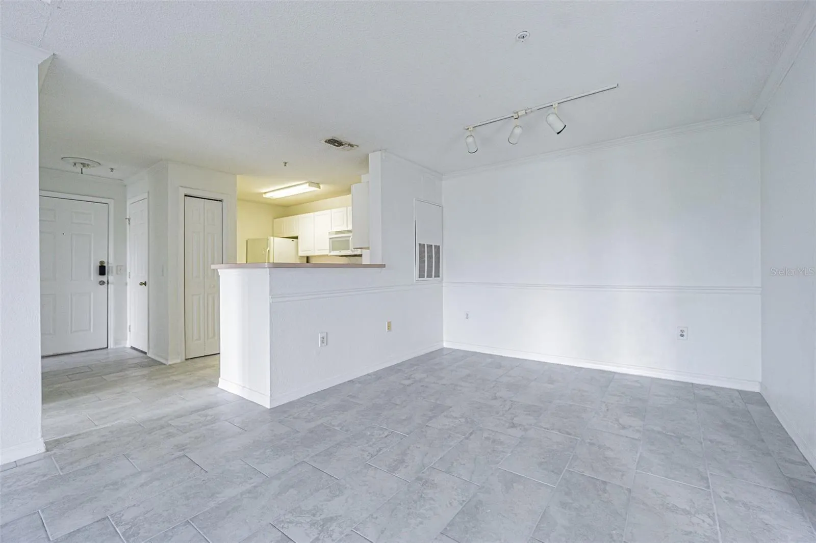 18001 RICHMOND PLACE DR #733, #733