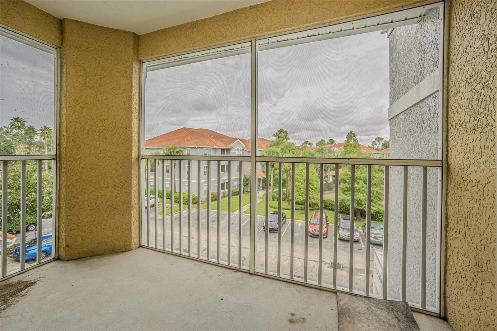 18001 RICHMOND PLACE DR #733, #733