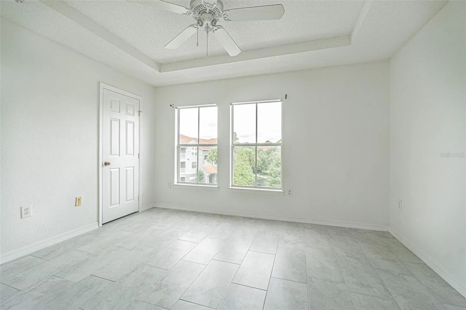 18001 RICHMOND PLACE DR #733, #733