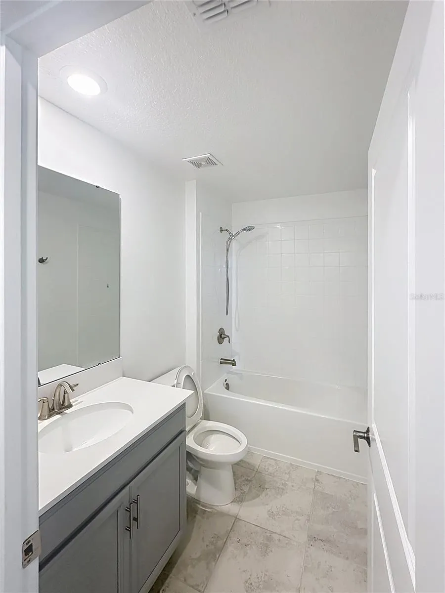 5001 CENTER CT