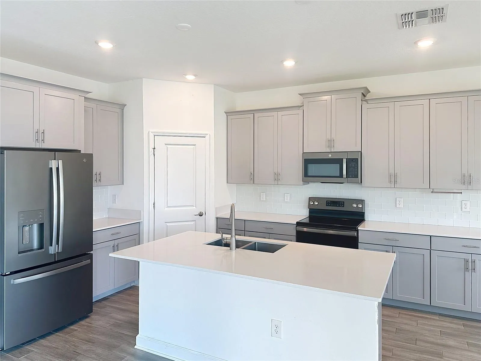 5001 CENTER CT