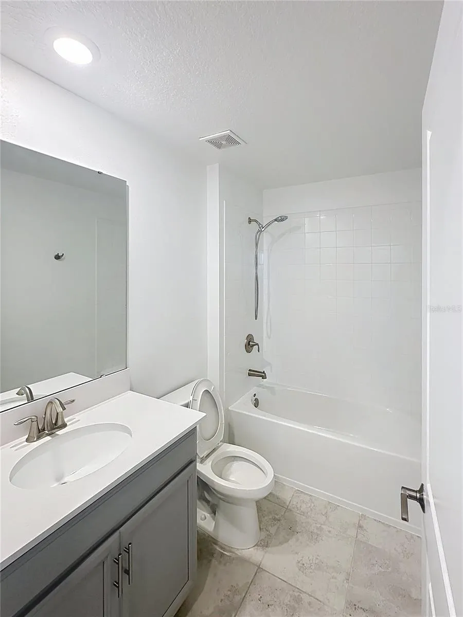5001 CENTER CT
