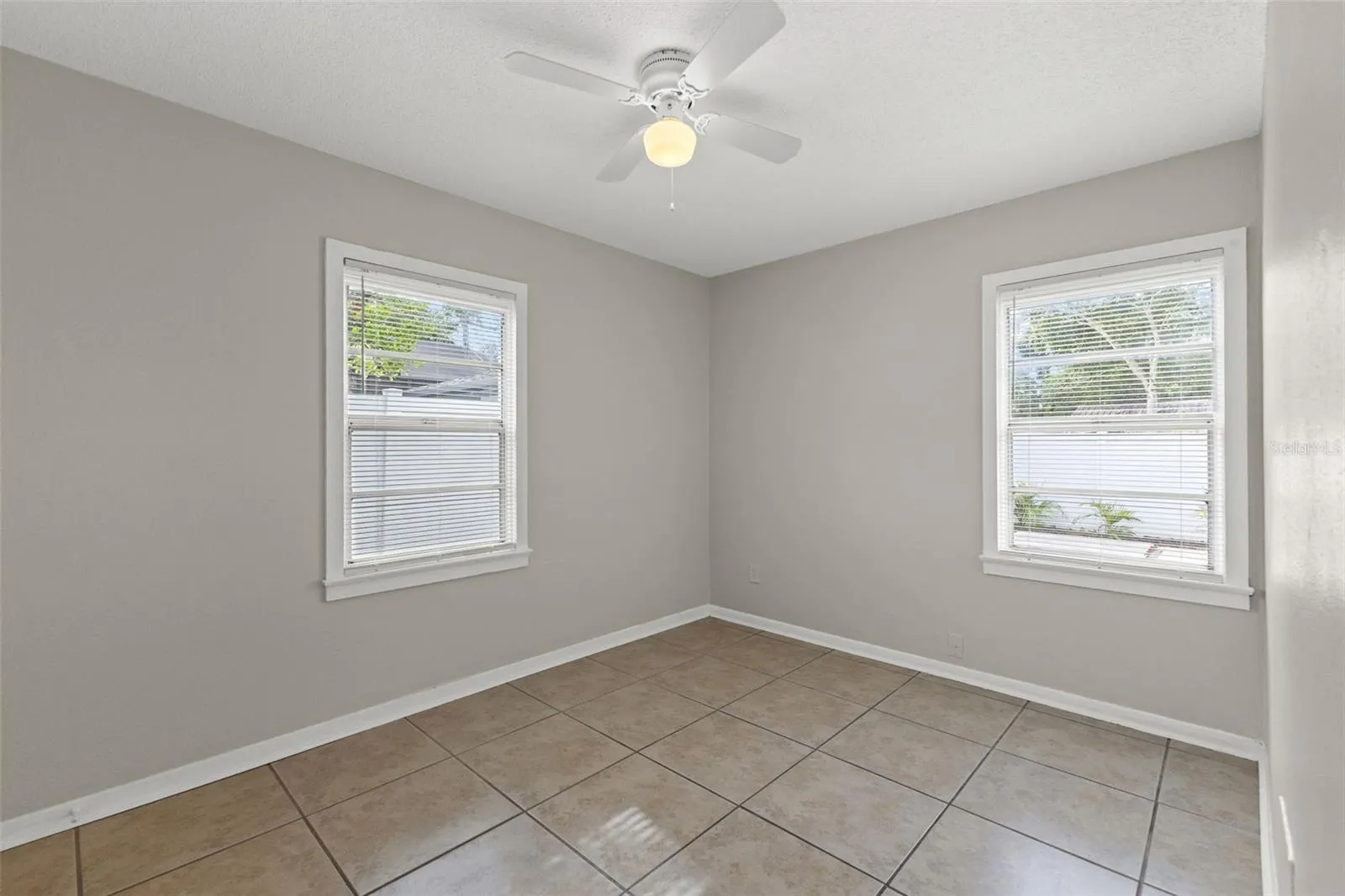 806 W IDLEWILD AVE