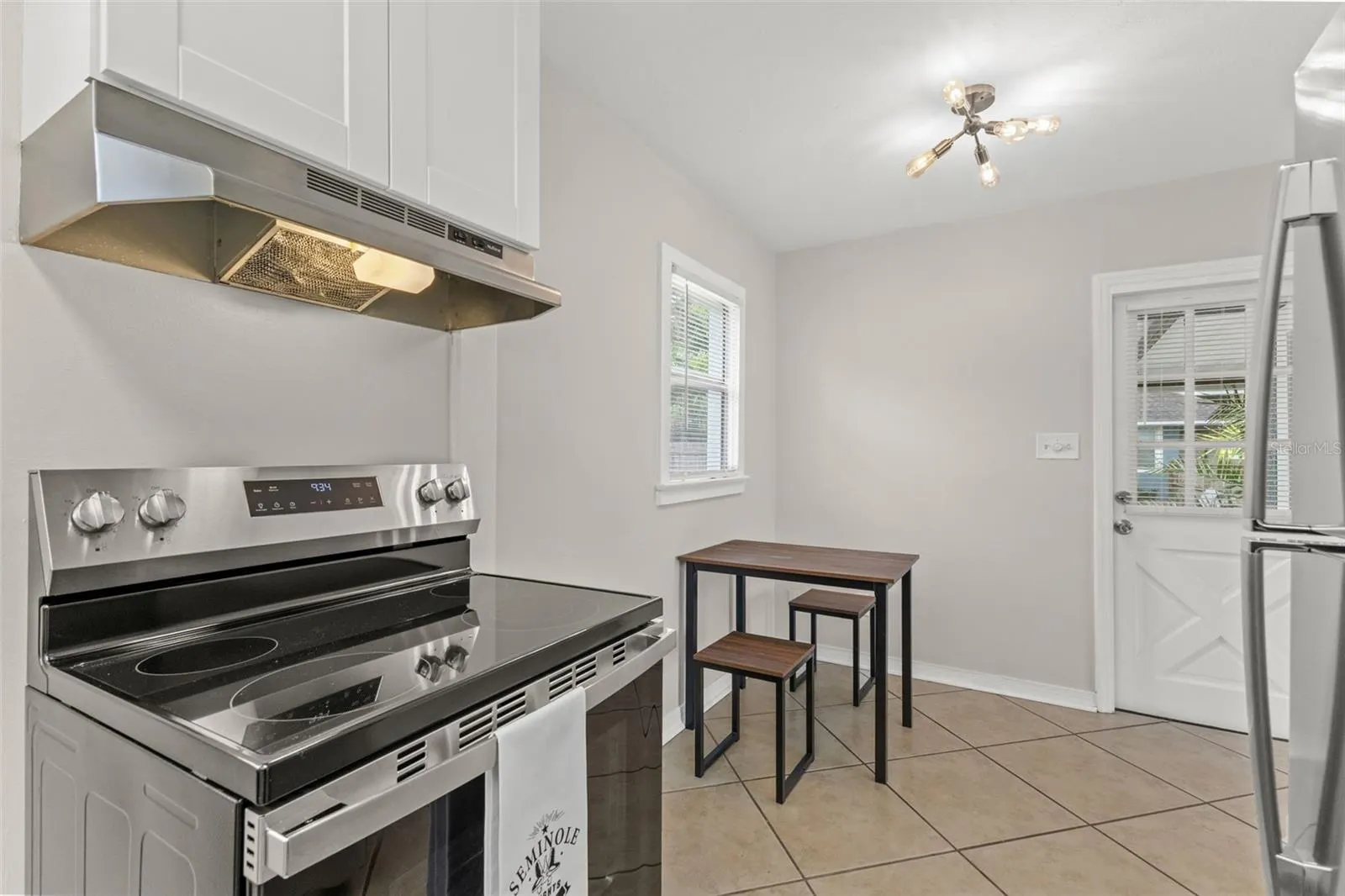 806 W IDLEWILD AVE