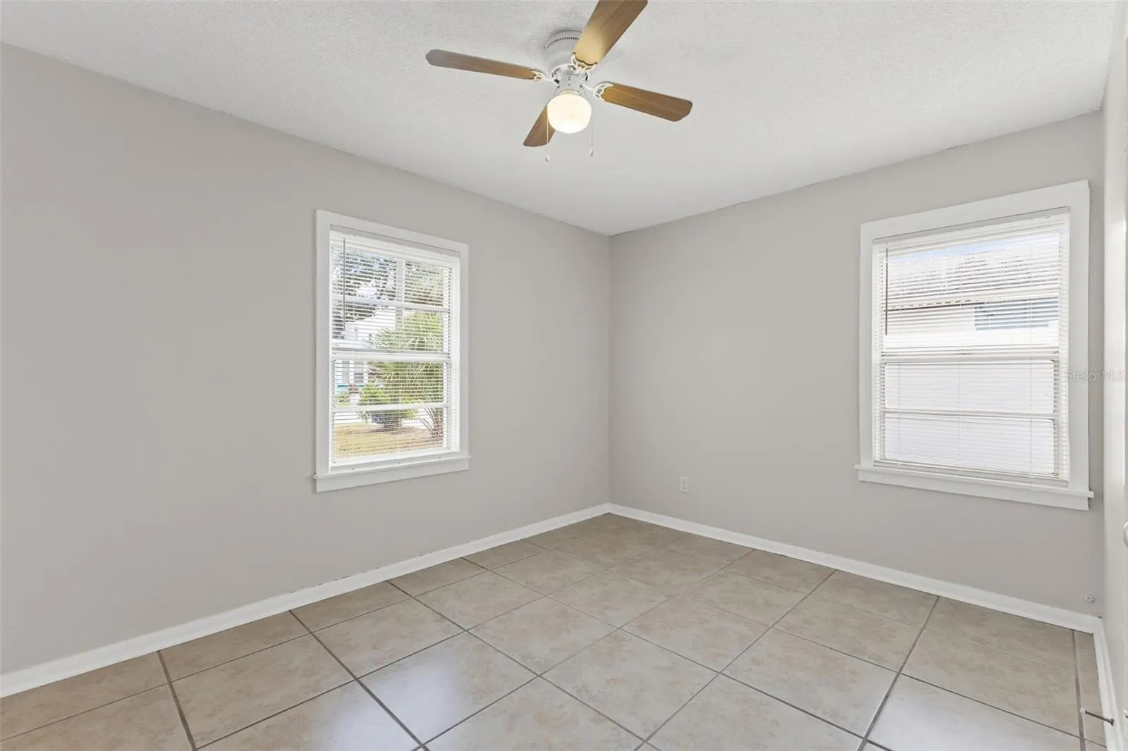 806 W IDLEWILD AVE