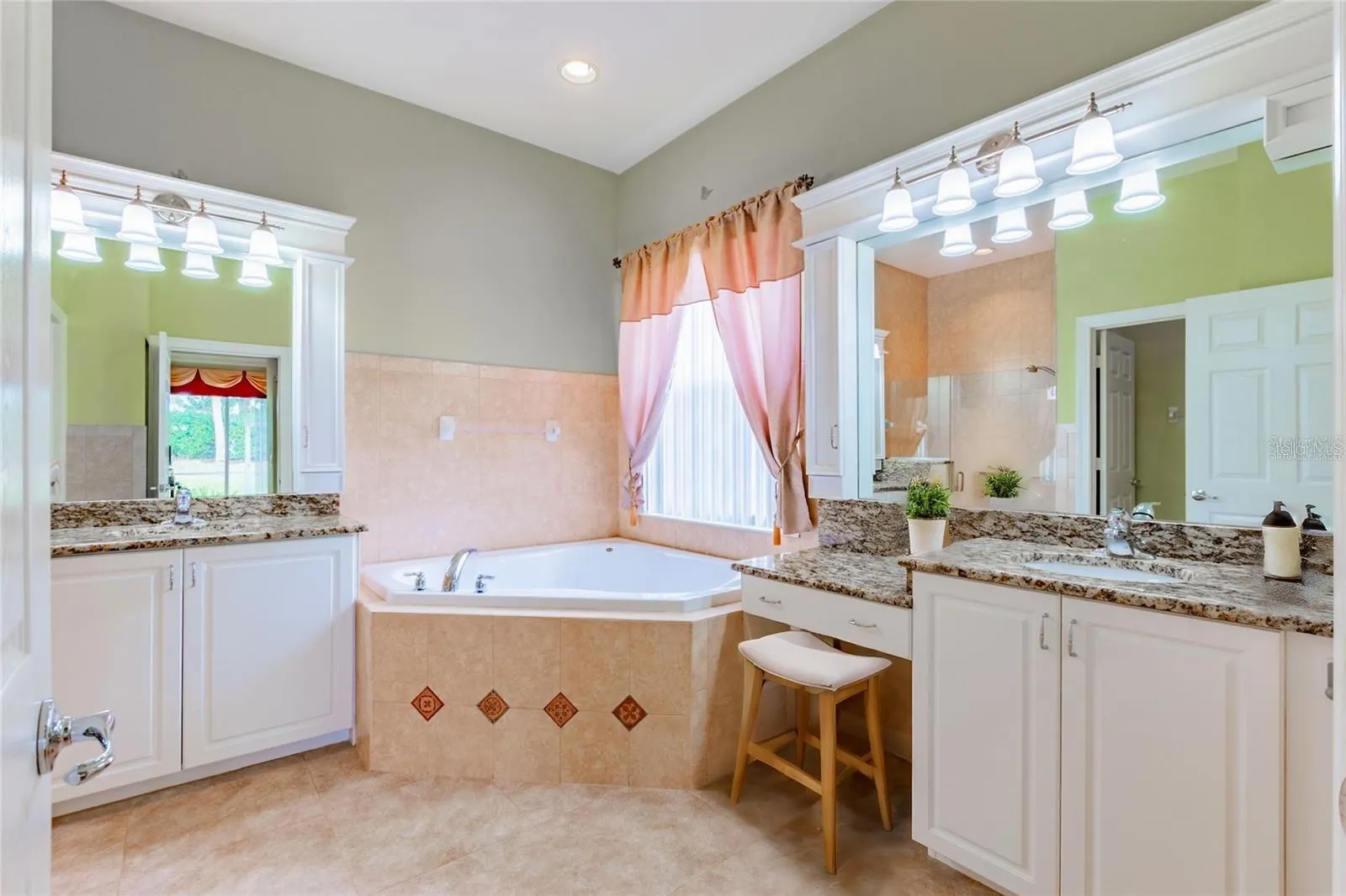4936 SANDY BROOK CIR