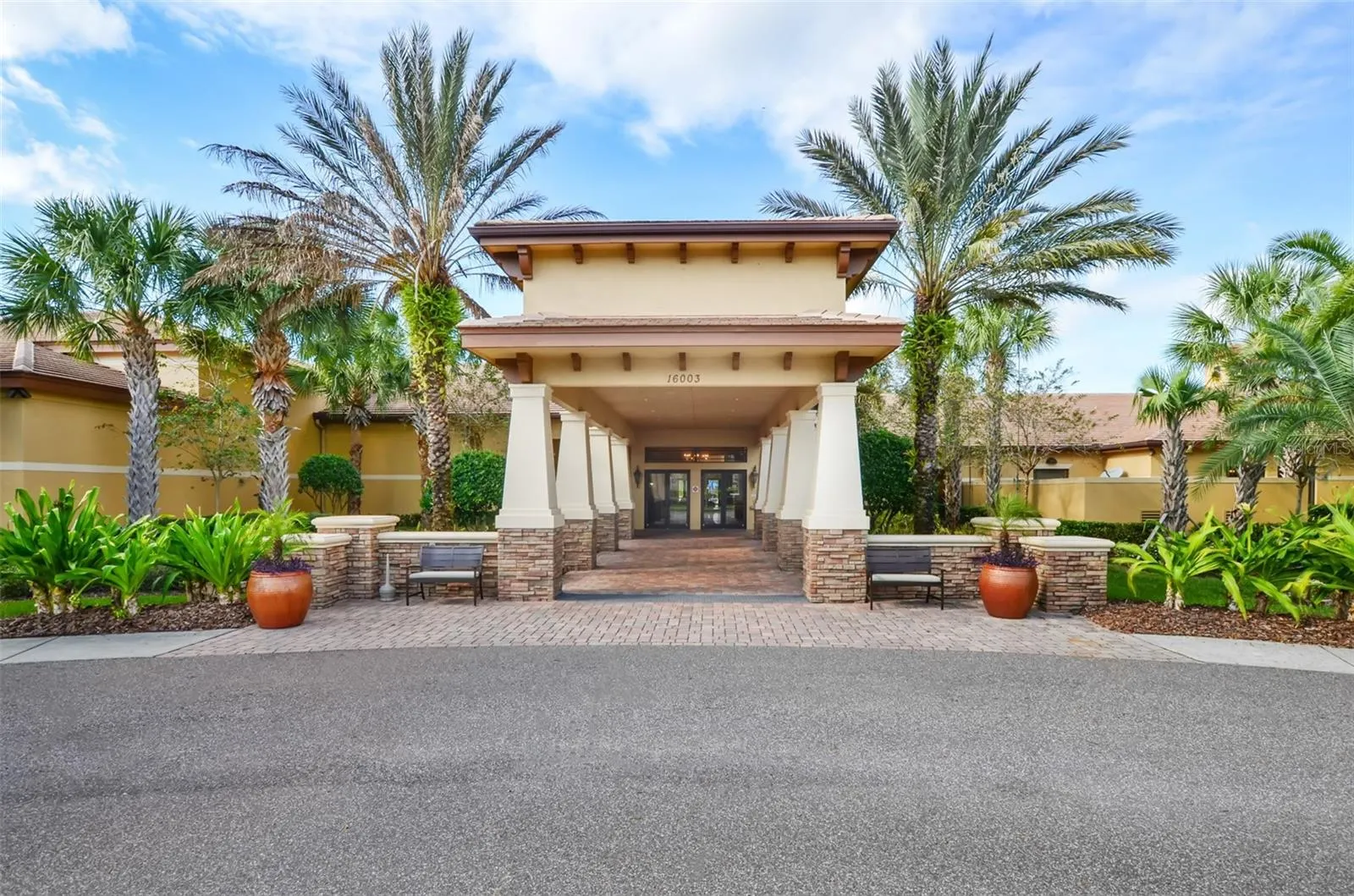 4936 SANDY BROOK CIR