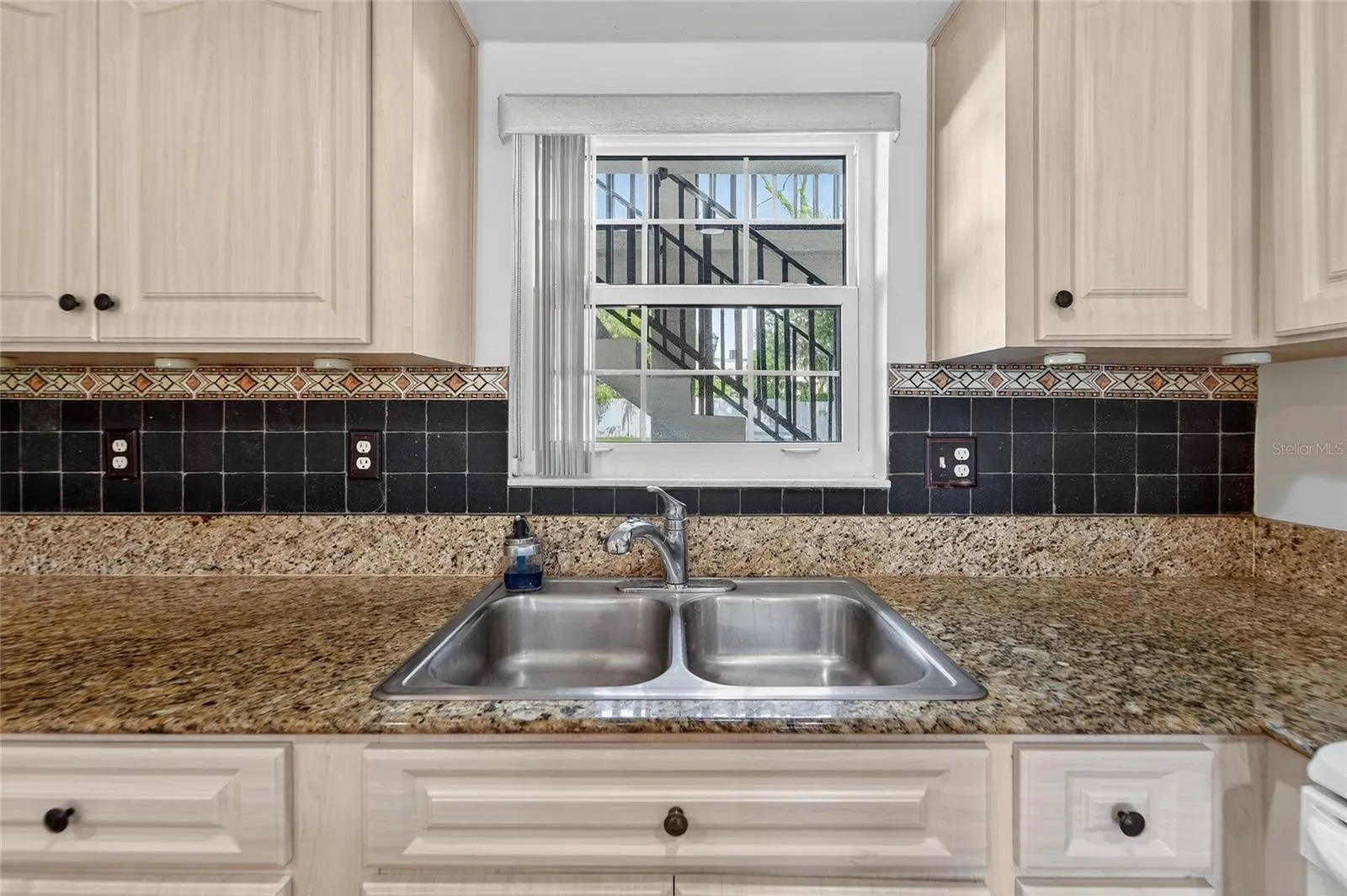 704 OAKGROVE DR #117D, #117D
