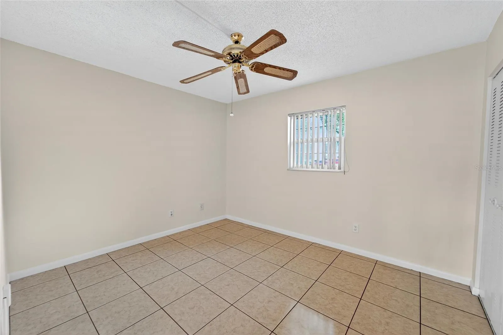 704 OAKGROVE DR #117D, #117D