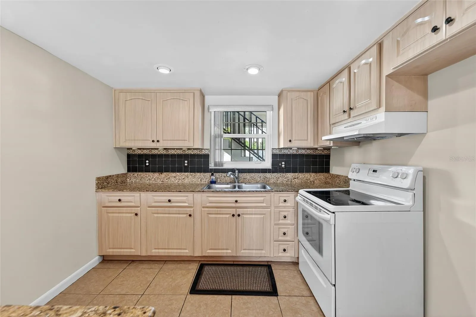 704 OAKGROVE DR #117D, #117D