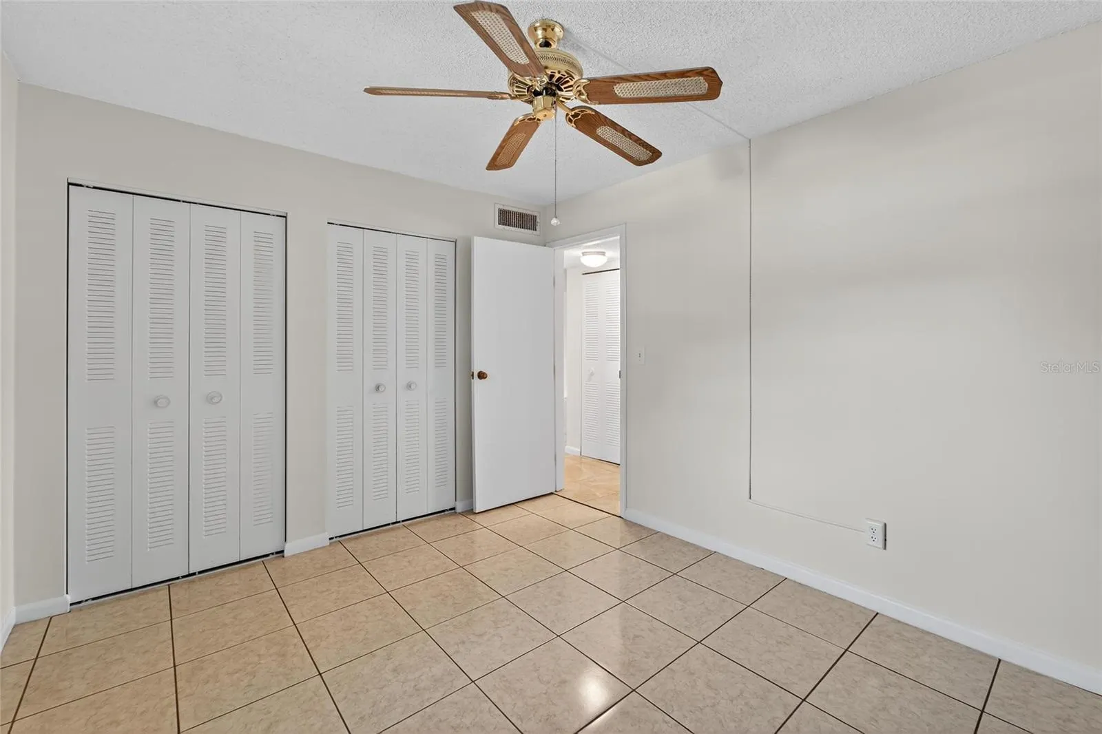 704 OAKGROVE DR #117D, #117D