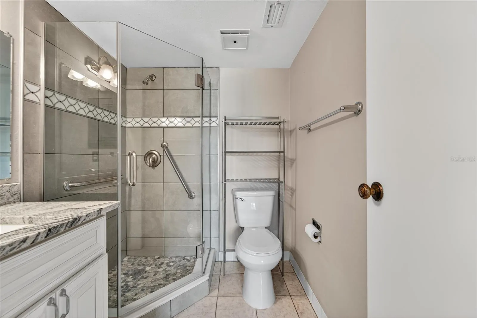 704 OAKGROVE DR #117D, #117D