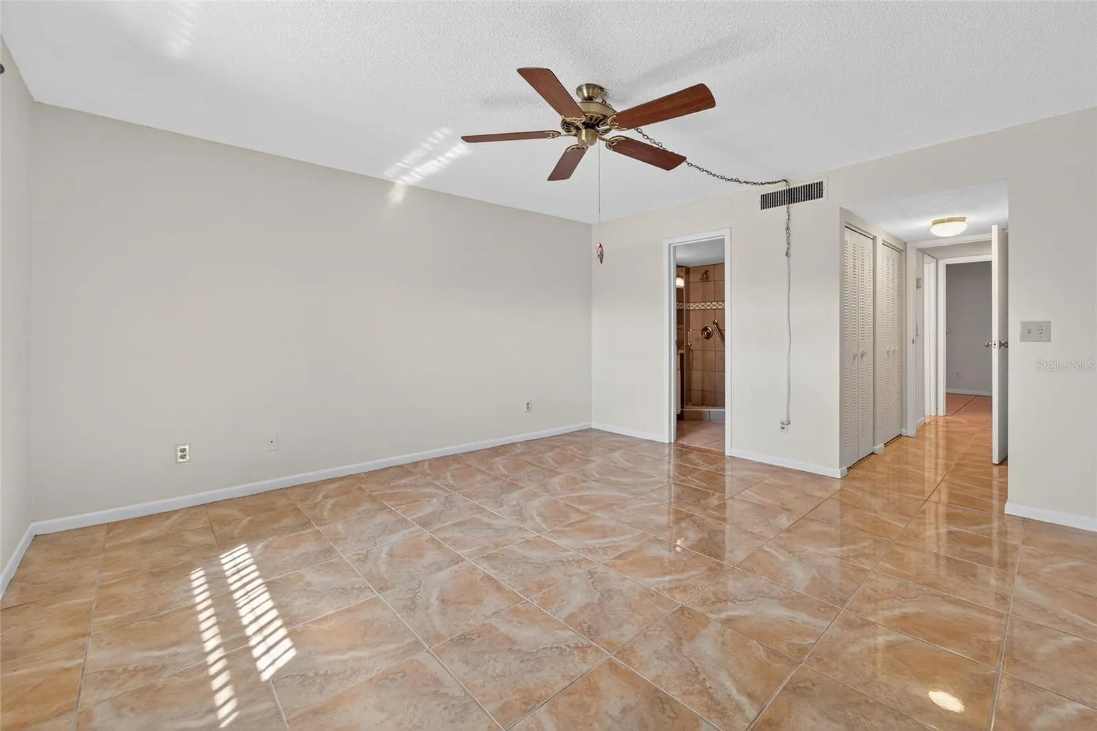 704 OAKGROVE DR #117D, #117D