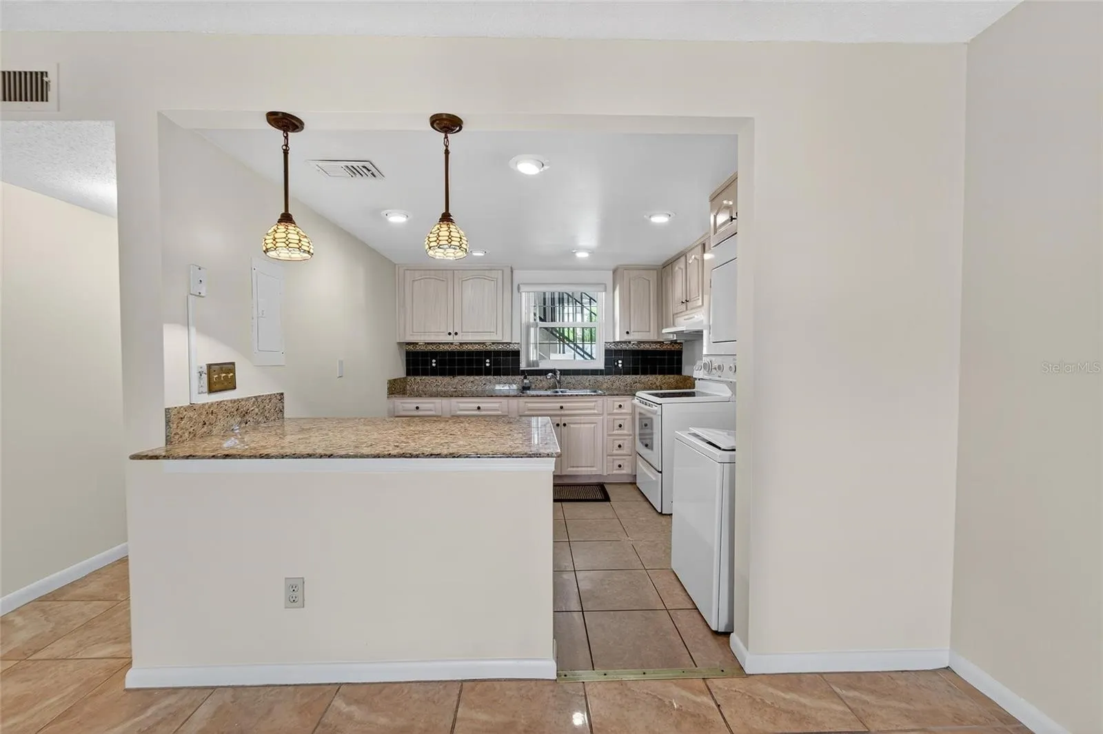 704 OAKGROVE DR #117D, #117D