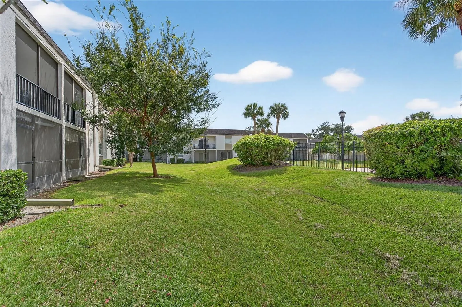 704 OAKGROVE DR #117D, #117D
