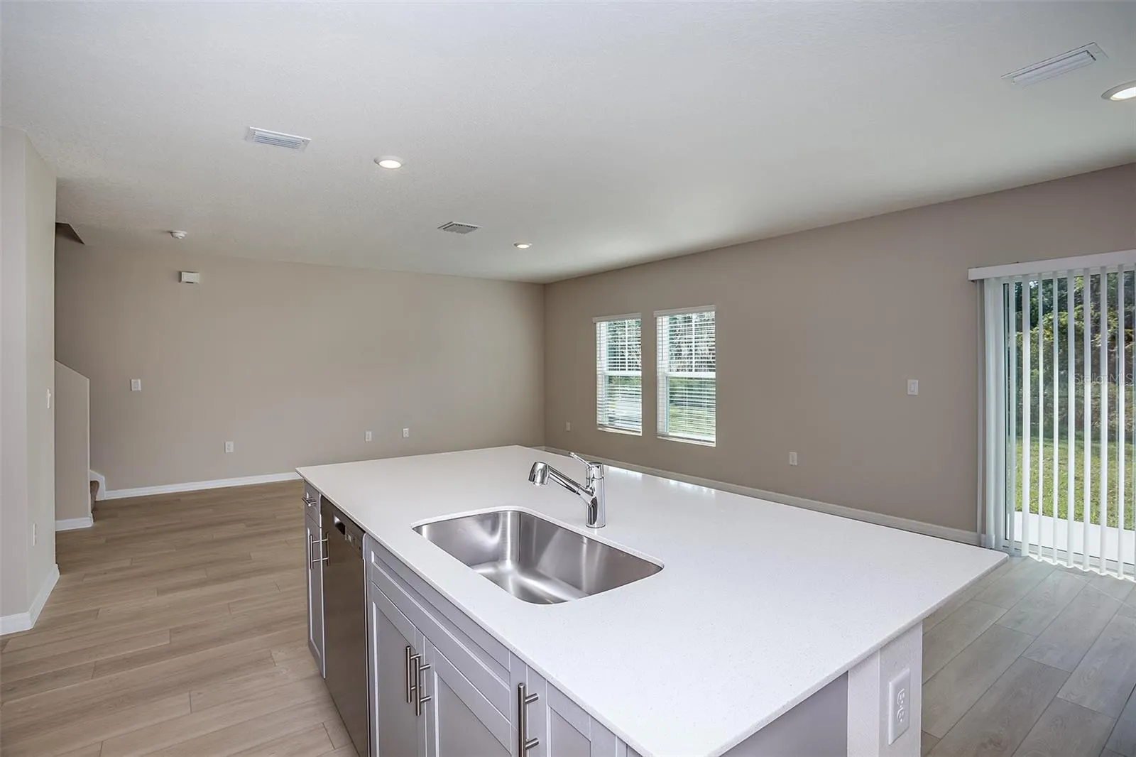 5528 TAVERNA WAY