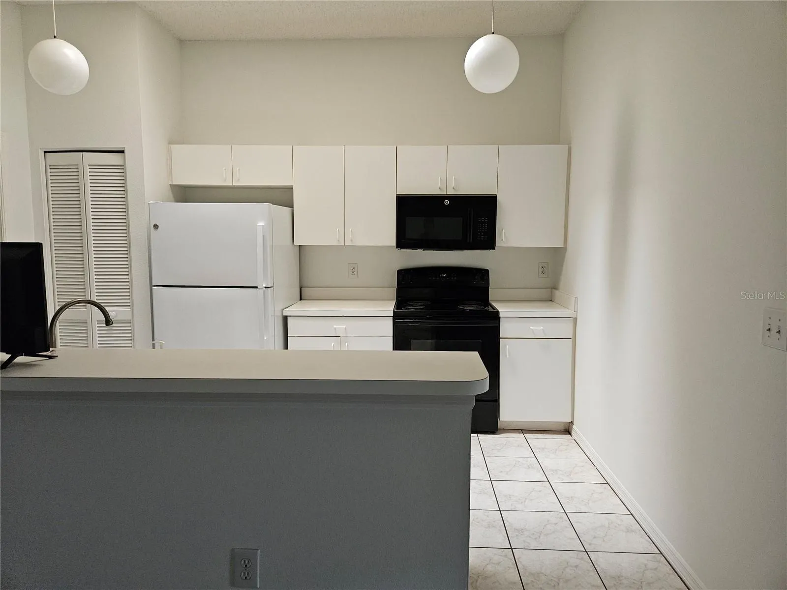 2405 NEW HAVEN CIR