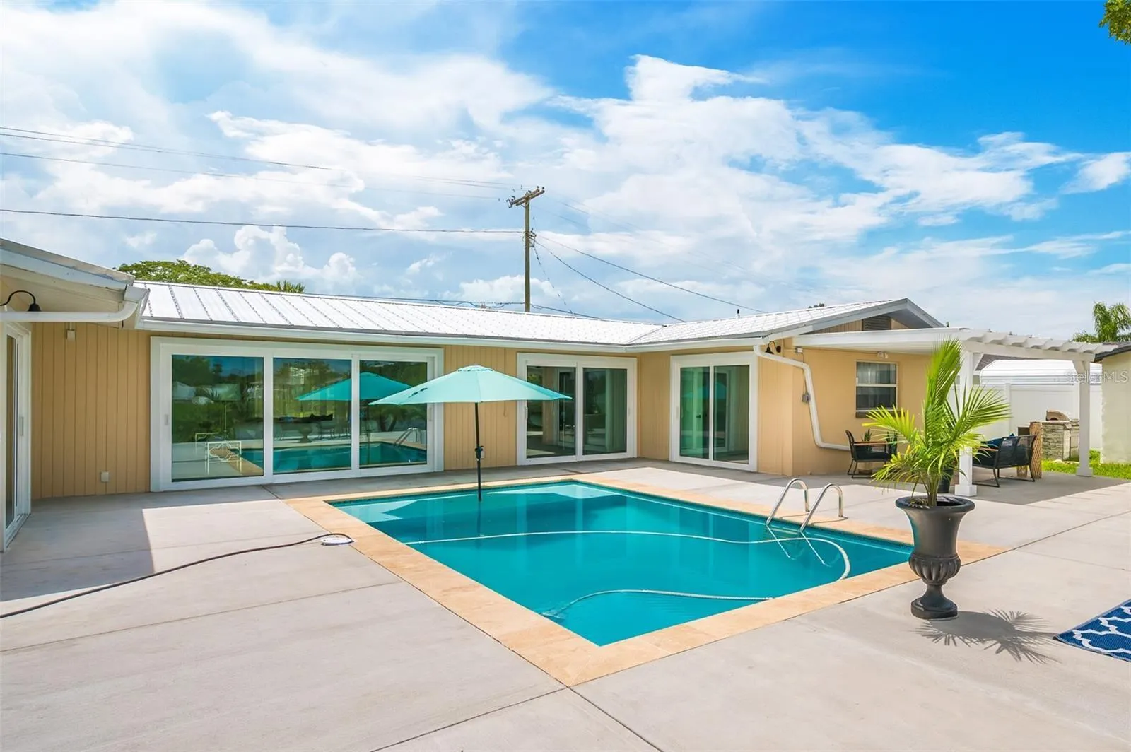 469 FLAMINGO DR