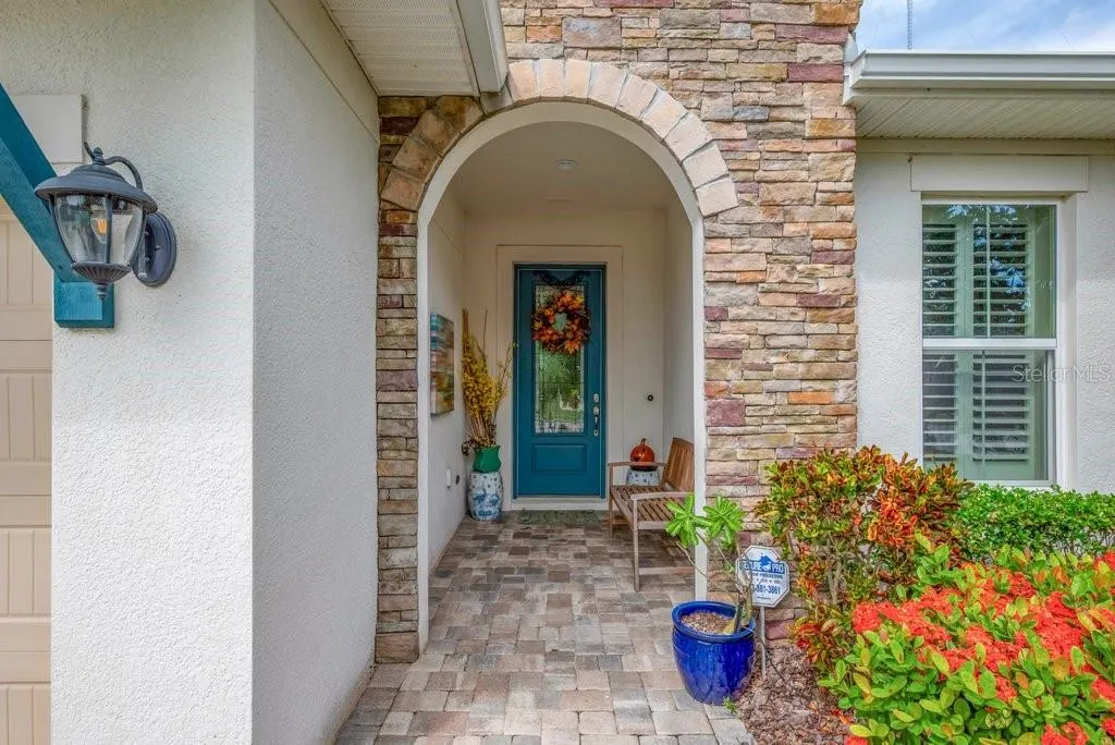 6005 BURROWING OWL PL