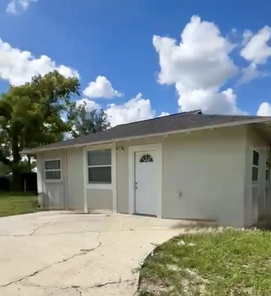 1426 E HOLLAND AVE