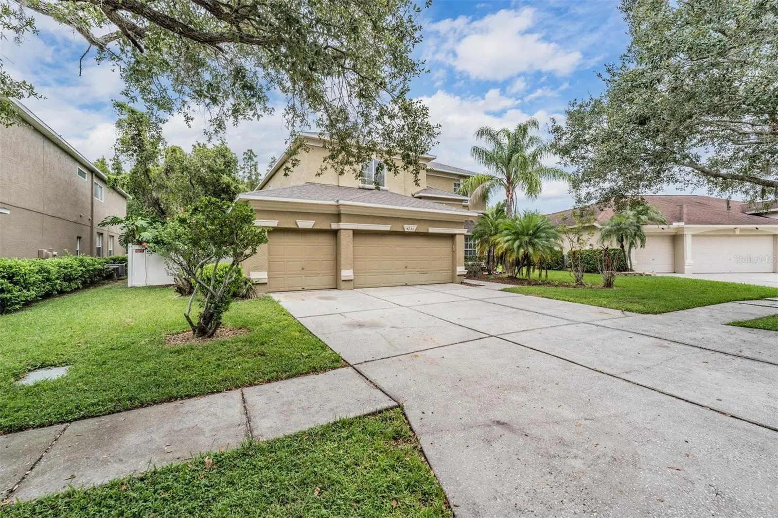 4233 SANDY SHORES DR