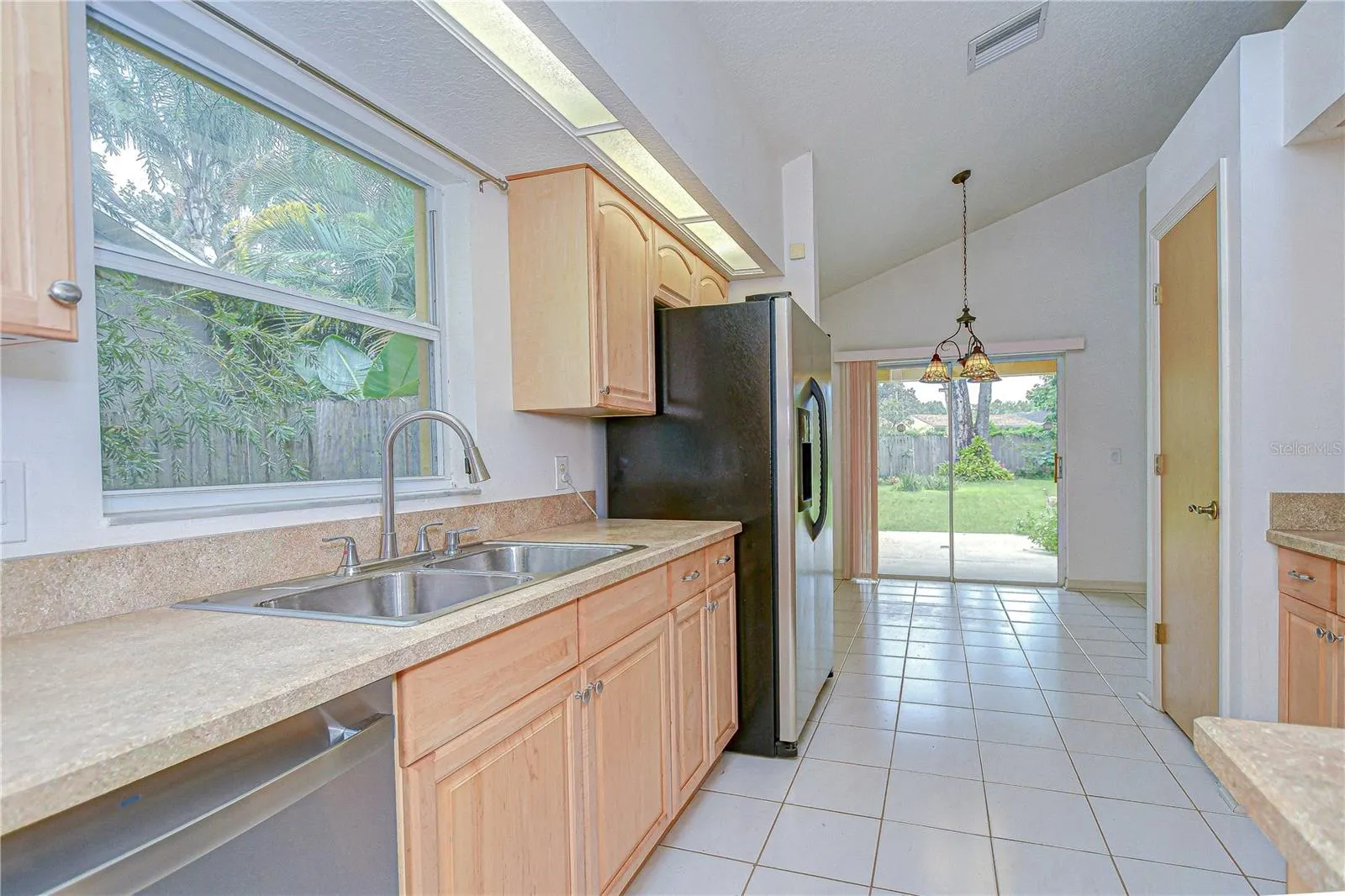 1308 W CARISSA CT