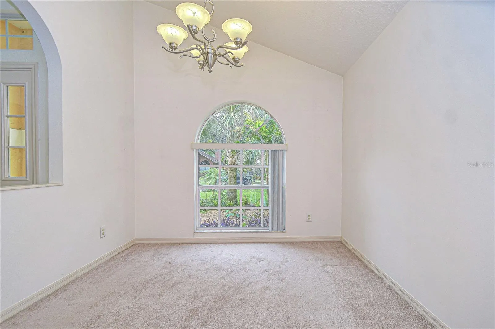 1308 W CARISSA CT