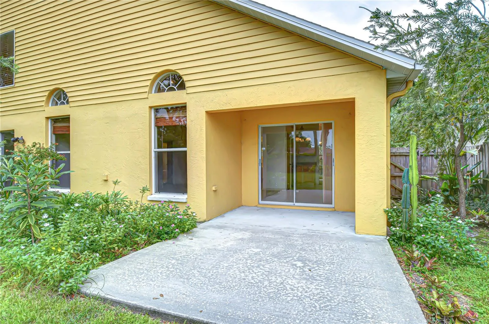 1308 W CARISSA CT